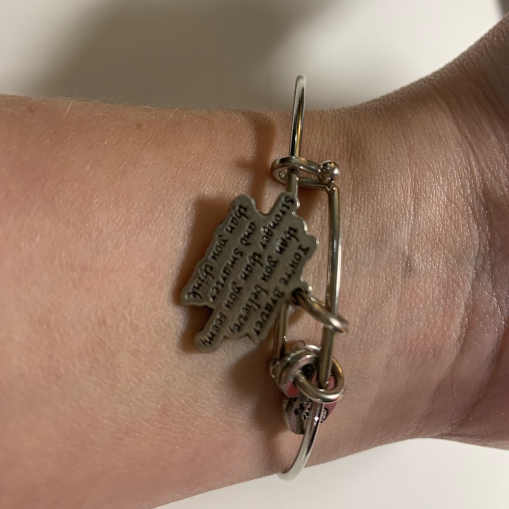 Silver adjustable bracelet w/inspirational quote